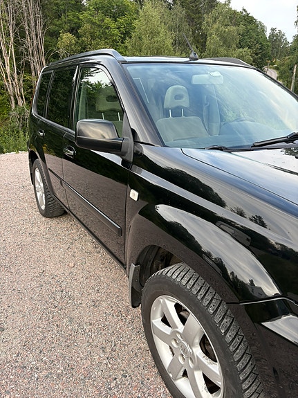 Nissan X-Trail 3 of 5