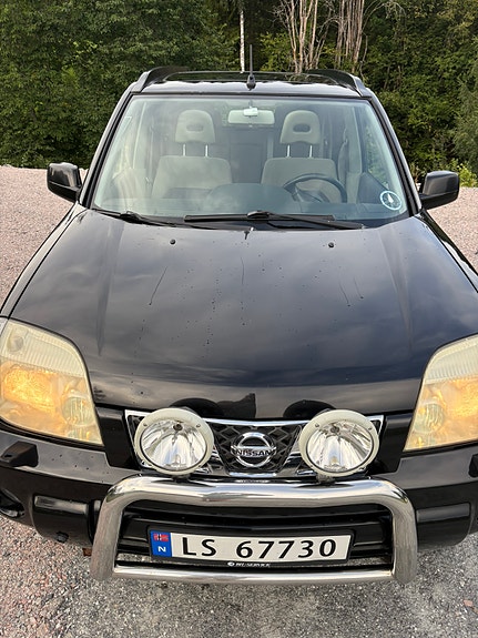 Nissan X-Trail 2 of 5