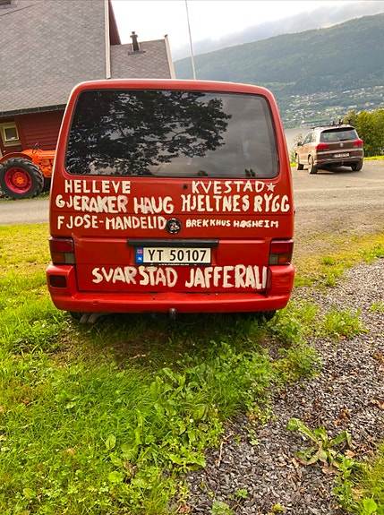 Volkswagen Caravelle 4 of 5