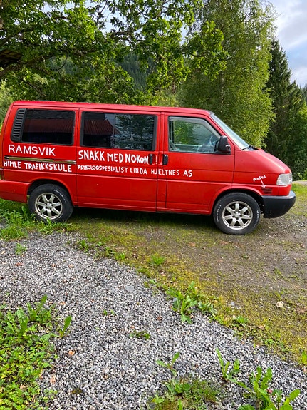 Volkswagen Caravelle 3 of 5