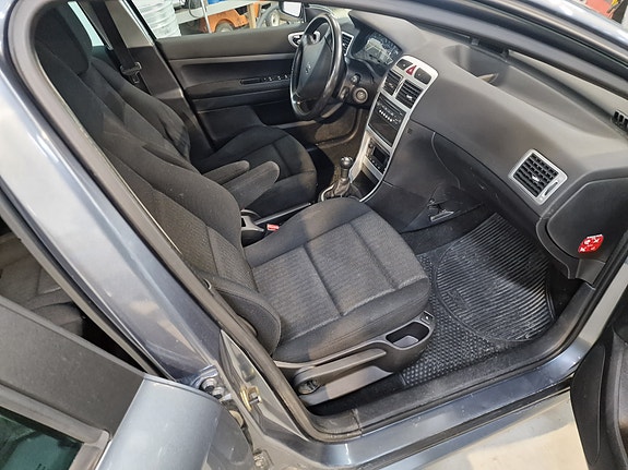 Peugeot 307 SW 15 of 22