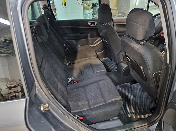 Peugeot 307 SW 13 of 22