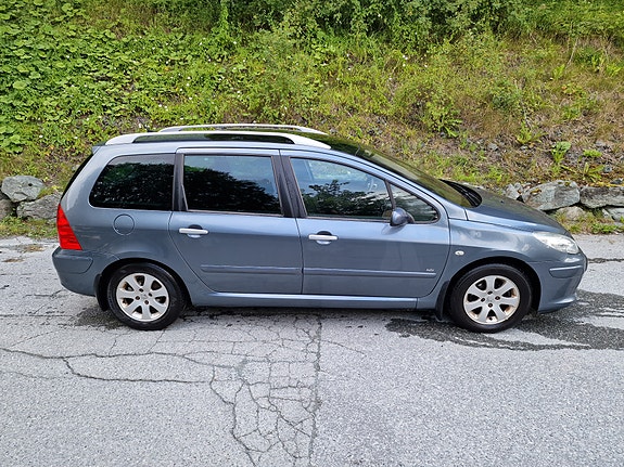 Peugeot 307 SW 2 of 22