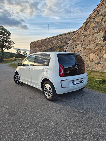 Volkswagen e-Up! 3 of 5