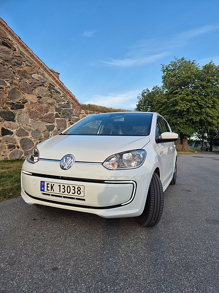 Volkswagen e-Up! 2 of 5