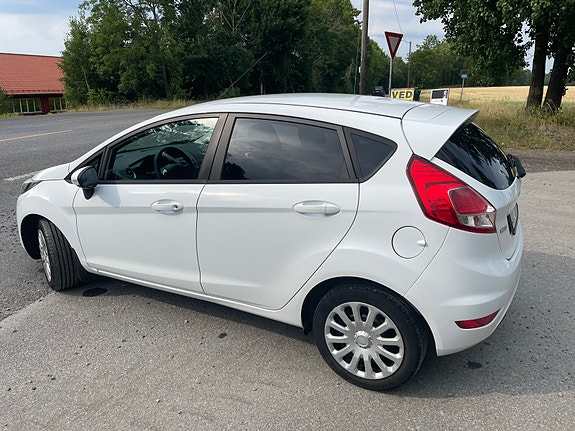 Ford Fiesta 4 of 5