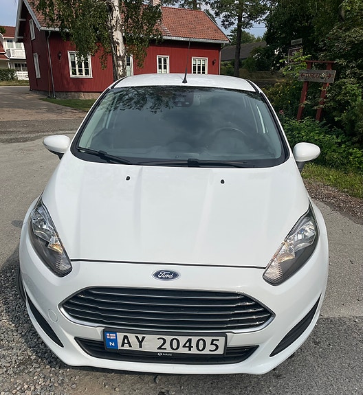 Ford Fiesta 2 of 5