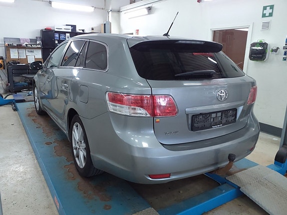 Toyota Avensis 5 of 5