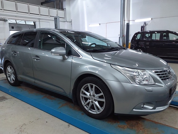 Toyota Avensis 3 of 5