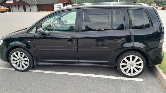 Volkswagen Touran 4 of 5