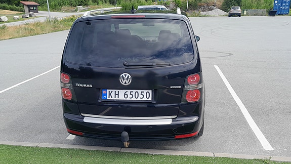 Volkswagen Touran 3 of 5