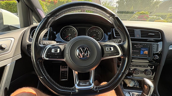 Volkswagen Golf VII 26 of 30