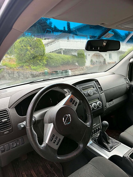 Nissan Pathfinder 10 of 16