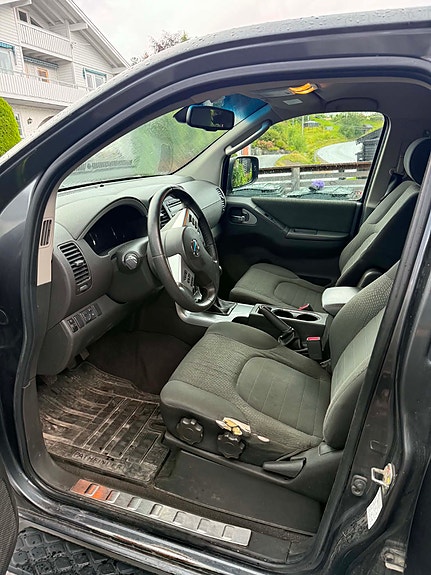 Nissan Pathfinder 9 of 16