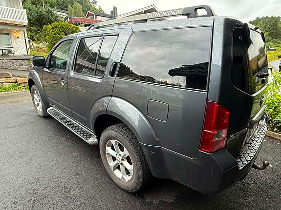 Nissan Pathfinder 4 of 16