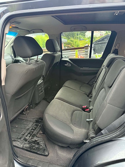 Nissan Pathfinder 14 of 16