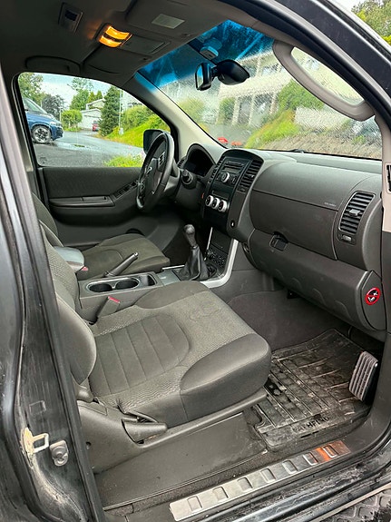 Nissan Pathfinder 12 of 16