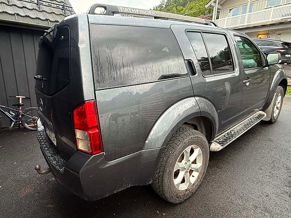 Nissan Pathfinder 5 of 16