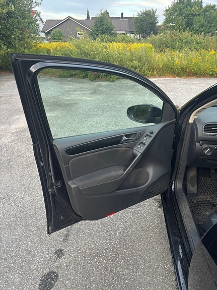 Volkswagen Golf VI 19 of 30