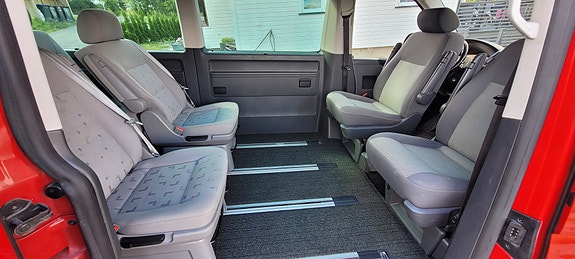 Volkswagen Caravelle 26 of 30