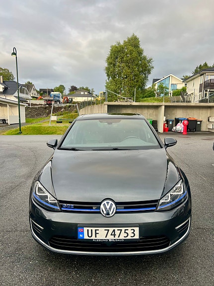 Volkswagen Golf VII 2 of 10