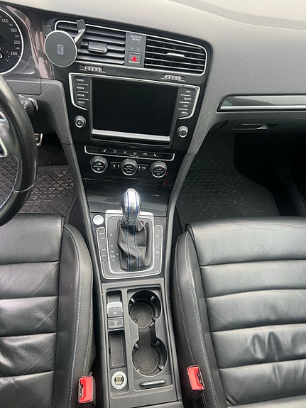 Volkswagen Golf VII 7 of 10