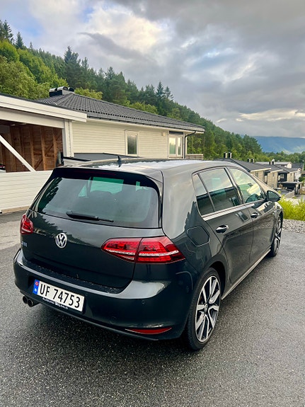 Volkswagen Golf VII 3 of 10