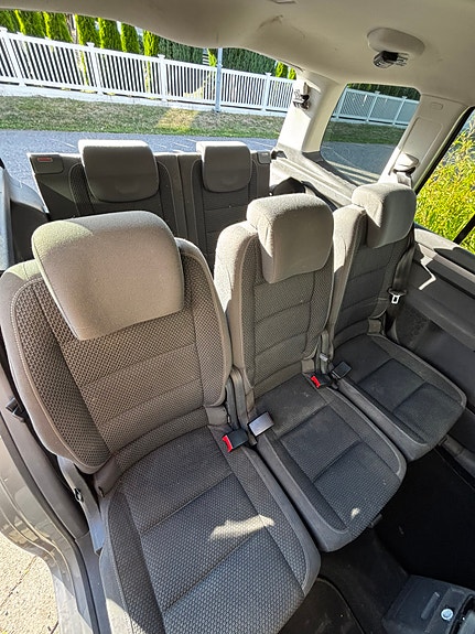 Volkswagen Touran 4 of 5