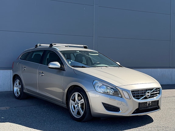 Volvo V60 4 of 5