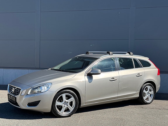 Volvo V60 2 of 5