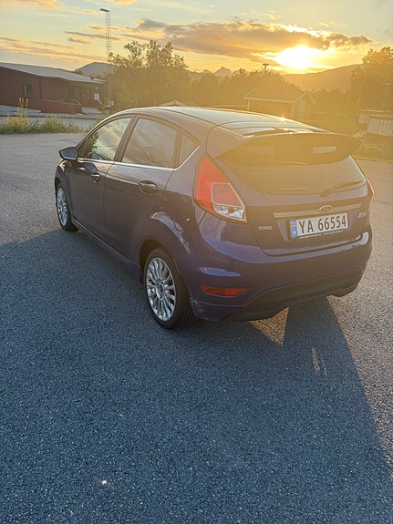 Ford Fiesta 3 of 5