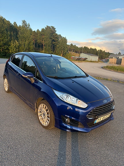 Ford Fiesta 2 of 5