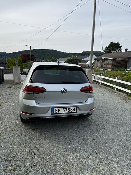 Volkswagen e-Golf VII 3 of 5