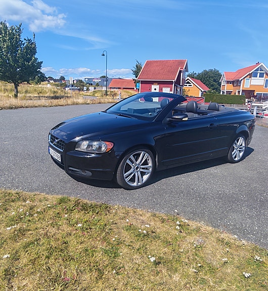 Volvo C70 2 of 5
