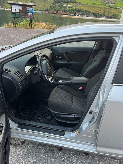 Toyota Avensis 5 of 5
