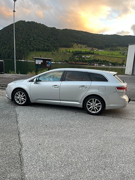Toyota Avensis 3 of 5