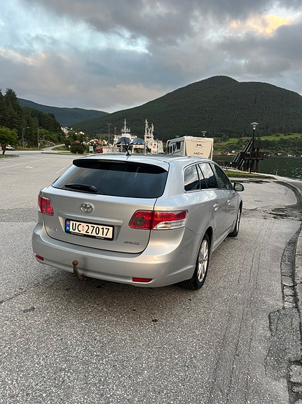 Toyota Avensis 4 of 5