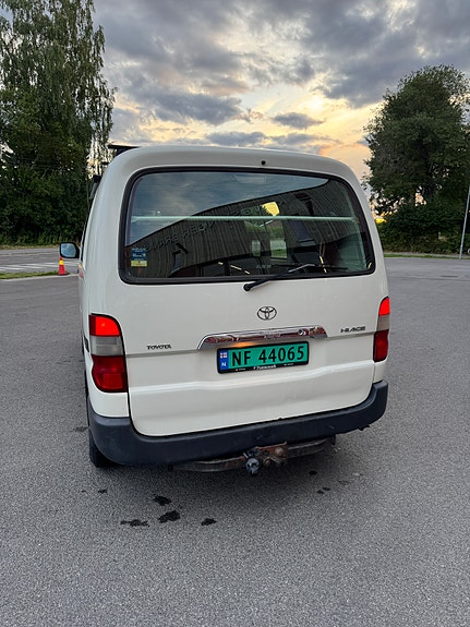 Toyota HiAce 5 of 5
