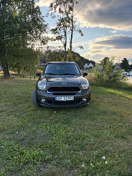 MINI Countryman Cooper D 2 of 5