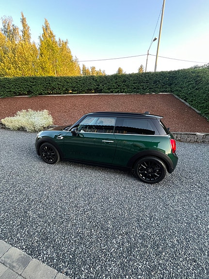 MINI Cooper 4 of 5
