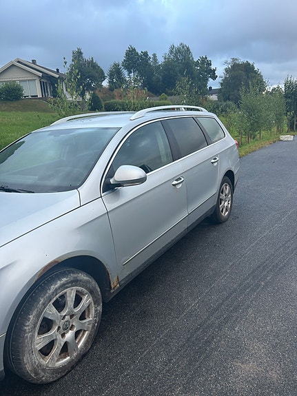 Volkswagen Passat 5 of 12