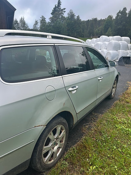 Volkswagen Passat 10 of 12