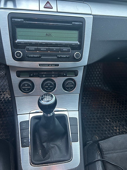Volkswagen Passat 3 of 12