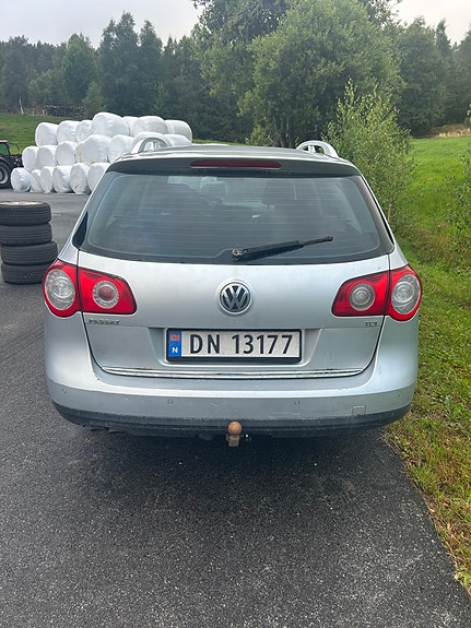 Volkswagen Passat 8 of 12