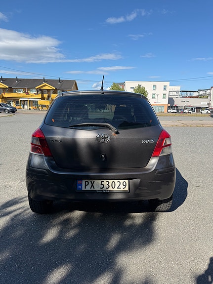 Toyota Yaris 5 of 5