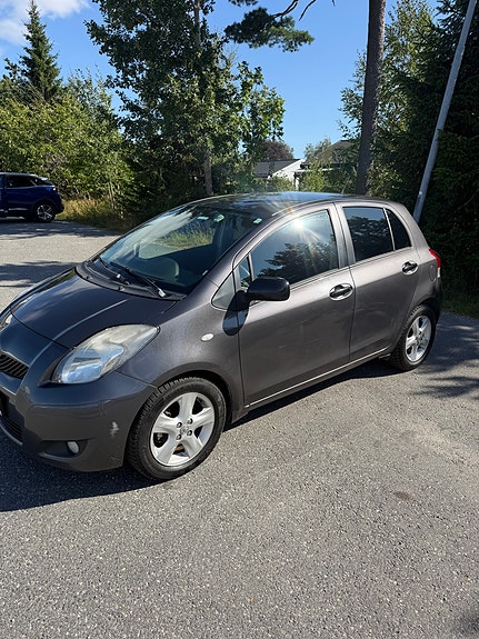Toyota Yaris 7 of 7