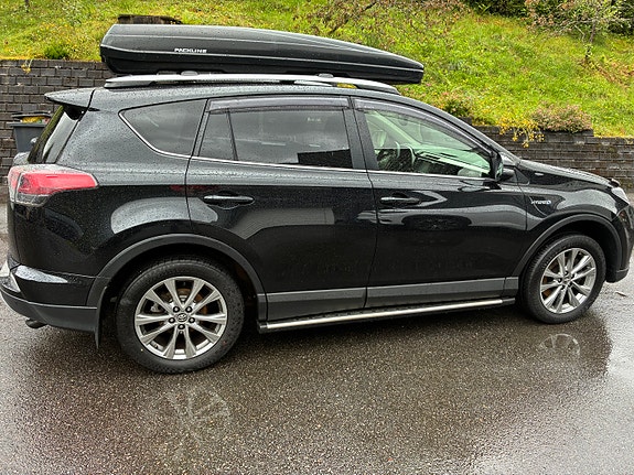 Toyota RAV4 4 of 5