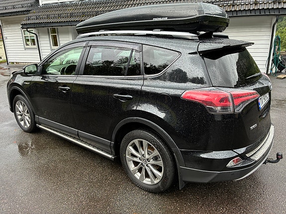 Toyota RAV4 5 of 5