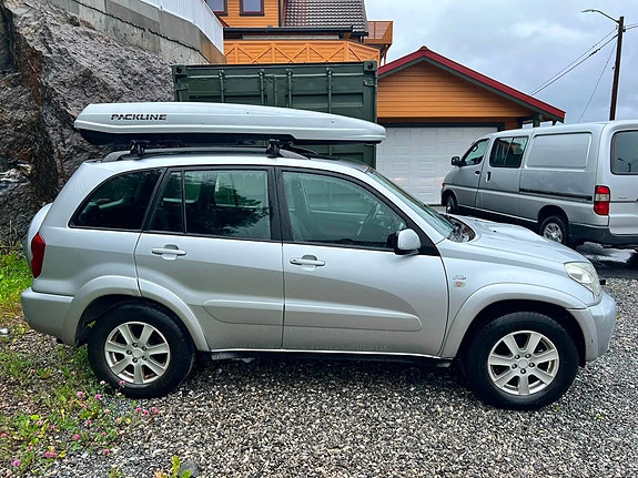 Toyota RAV4 5 of 5