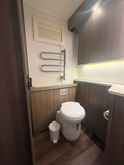 KABE ROYAL 780 ETDL KS | KØYESENG | ALDE | GULVVARME | MIKRO | SENTRALSTØVSUGER | ATC 27 of 30
